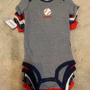 Carter’s pack of 5 onesies size 18 month